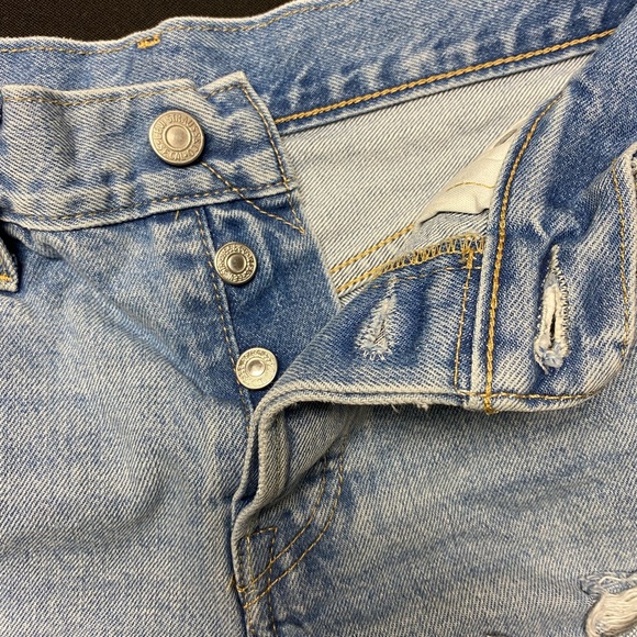 Levi’s 501 Shorts - Picture 6 of 7